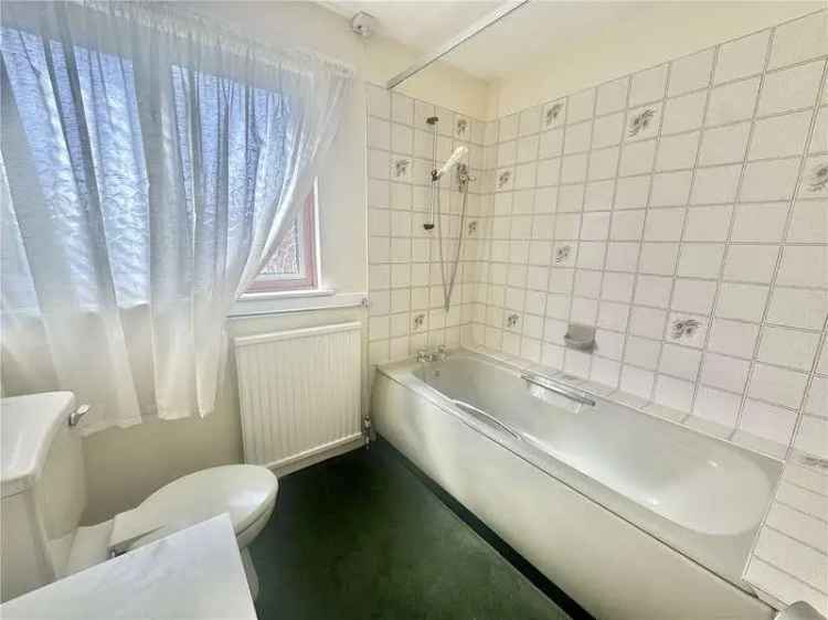 4 Bed House For Sale Spacious Chalet Bungalow Huge Potential
