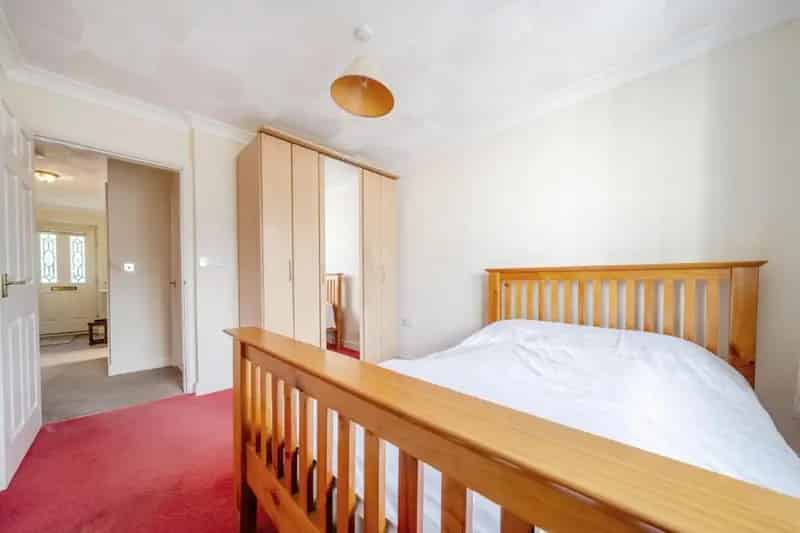 2 bed house for sale