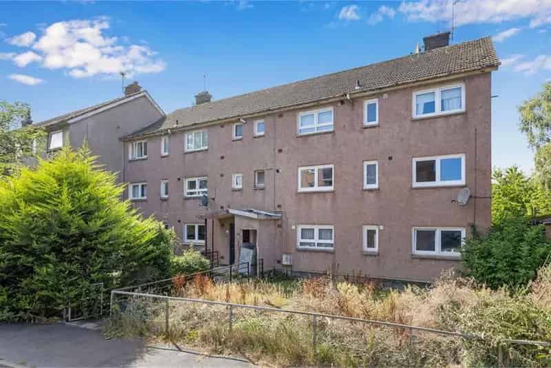 2 Bed Flat - First Floor with 1 Reception Room