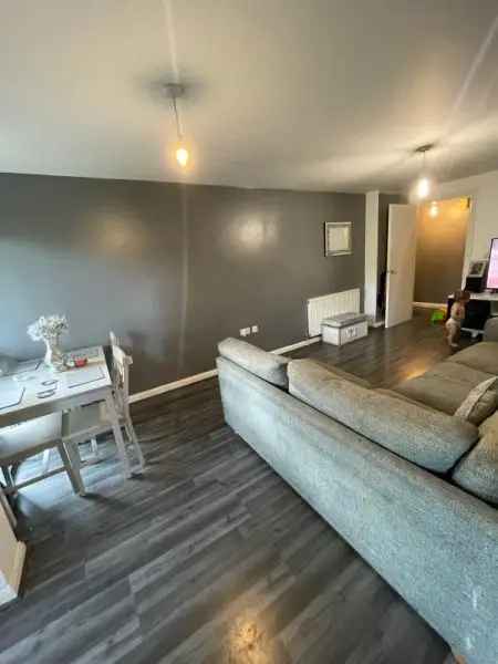 Spacious 2-Bed Flat Canal View Balcony  Yiewsley West Drayton