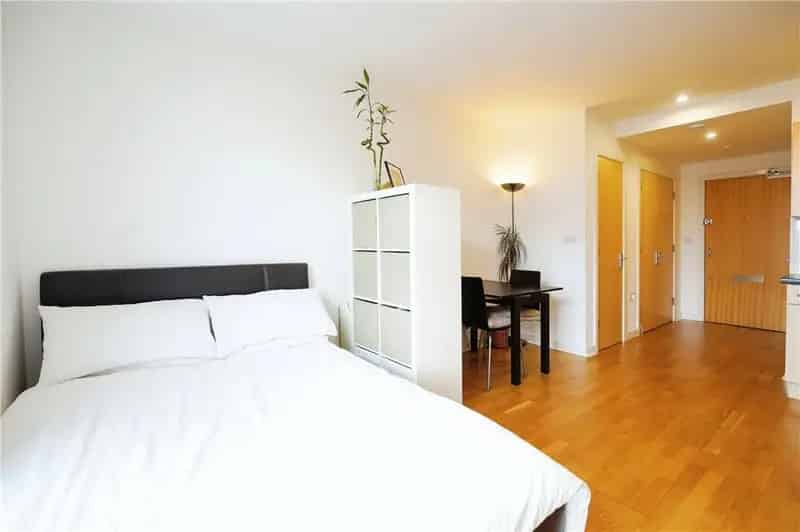 Chelsea Bridge Wharf Studio Apartment Eleventh Floor