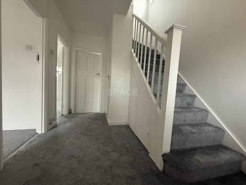 3 4 Bedroom Semi Detached House to Rent