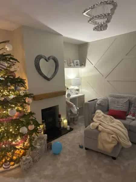 2 Bed End Terrace House Large Garden Near Parks Schools