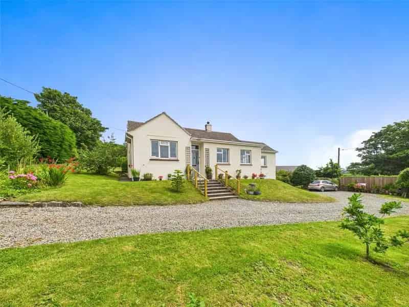3 Bedroom Detached Bungalow for Sale in Stratton, Cornwall