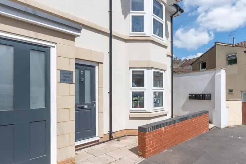 2 Bedroom Ground Floor Flat for Sale