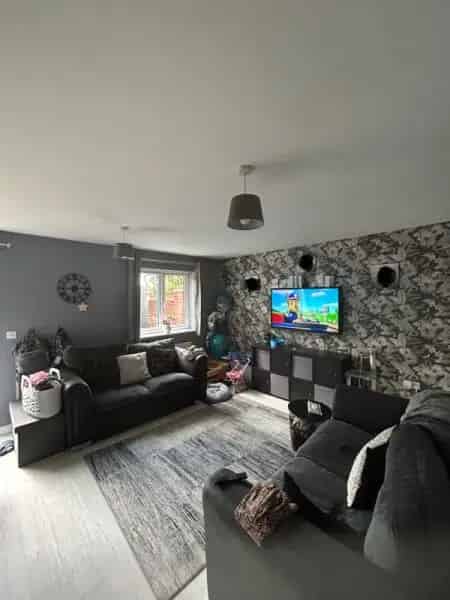 Large 2 Bed House Big Garden 2 Parking Spaces