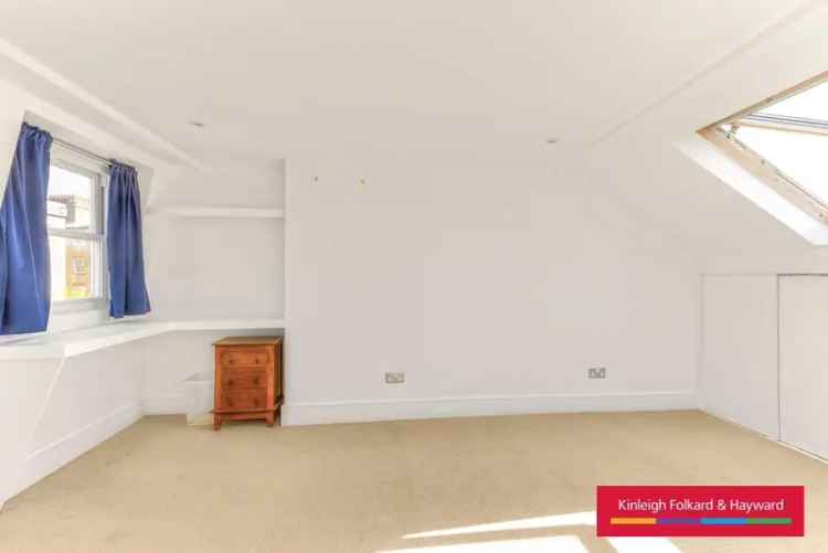 Bright Spacious Victorian Conversion with Roof Terrace Near Battersea Park