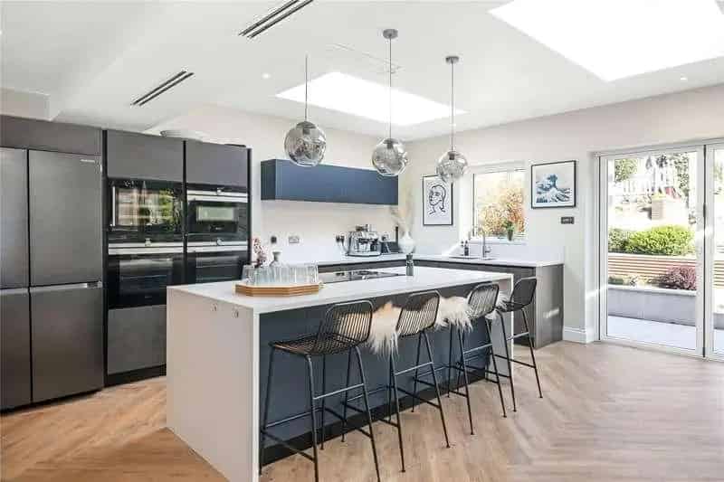 4 Bed House for Sale - Gym, Air Con, Feature Kitchen