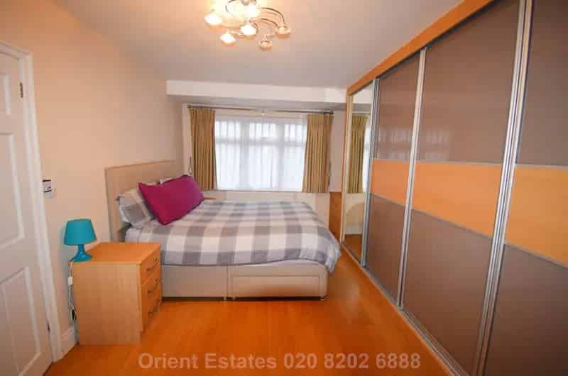 5 Bedroom Semi Detached House to Rent Near Kingsbury Underground