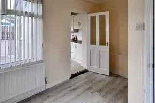 2 Bedroom Semi Detached House Near Shops
