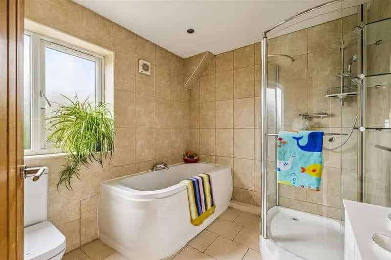 5 Bed House for Sale with 2 Acres and Equestrian Facilities