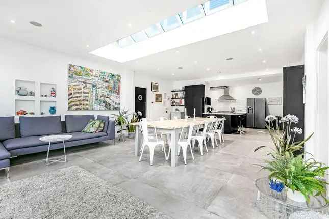 7 Bedroom Detached House for Sale near Tooting Common