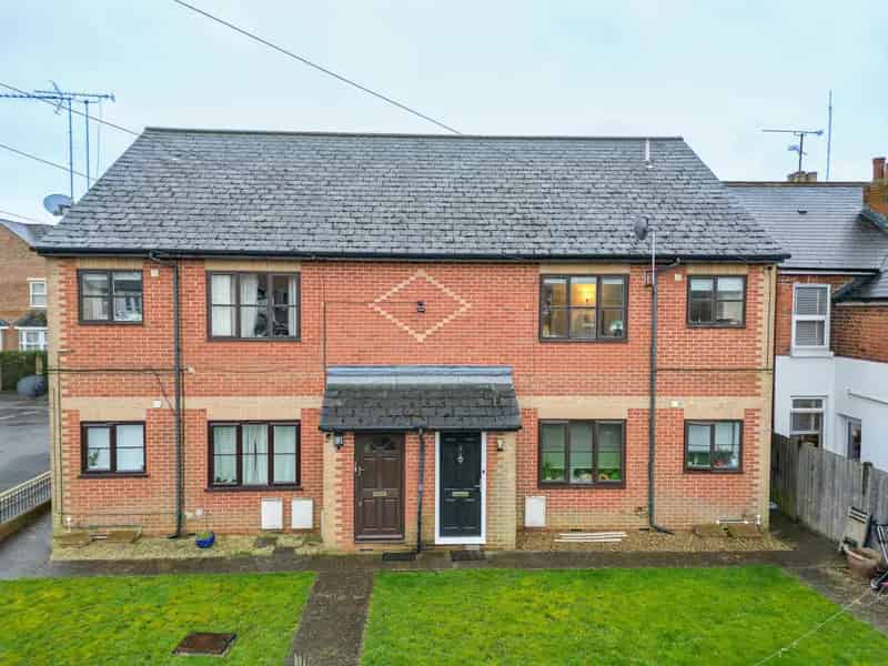 2 Bedroom Maisonette House to Rent Near Reading