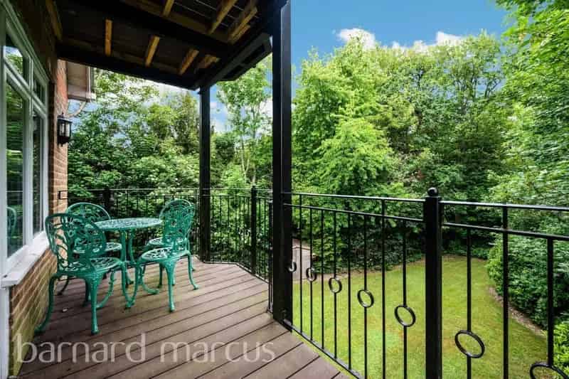 2-Bed Flat Near South Croydon Train Station