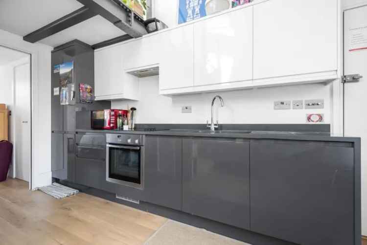 Modern One Bedroom Apartment near Clapham Common Station