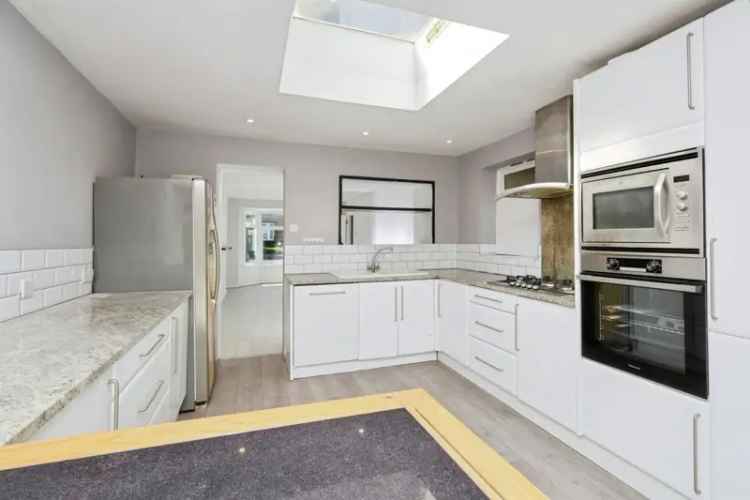 3 Bed House Sussex Downs Family Home Large Garden Double Driveway