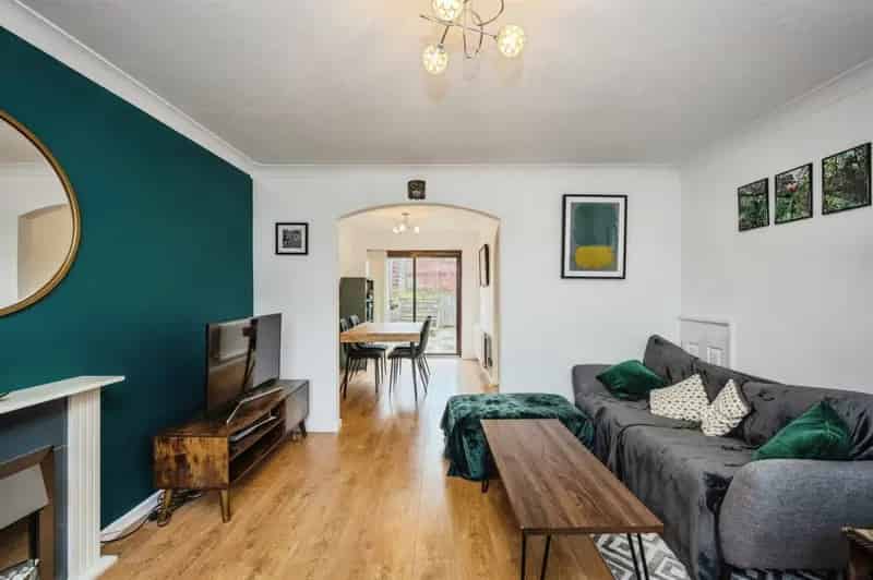 3 Bedroom Semi Detached House Parc Gwernfadog Near Morriston Hospital