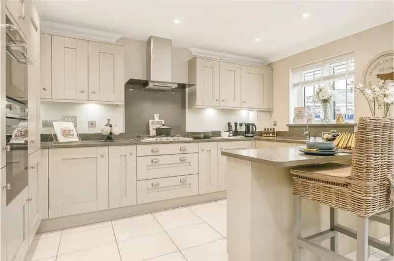 2 Bedroom Semi-Detached House for Sale Lower Beeding