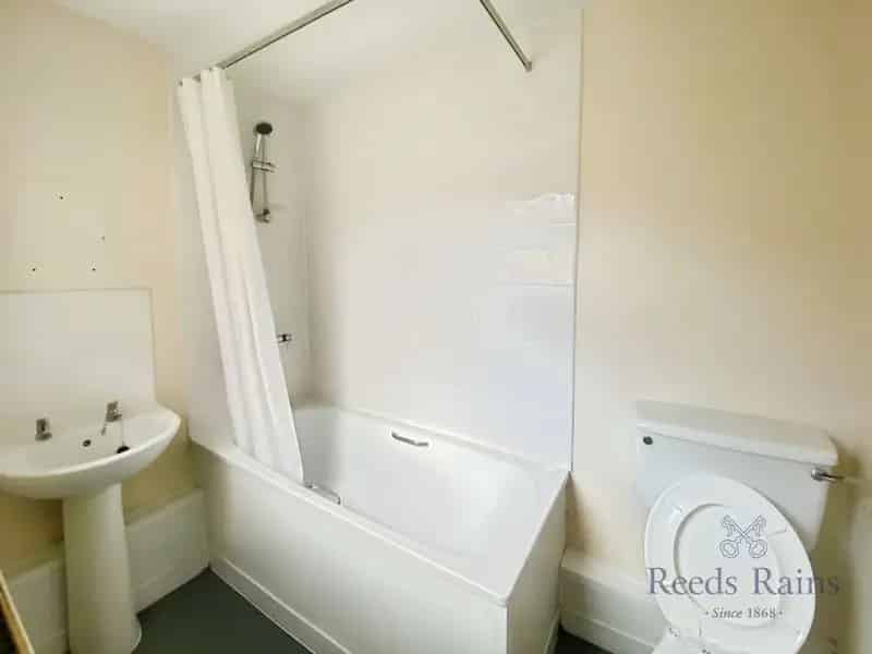 2 Bedroom Mid Terrace House For Sale Needs Modernisation