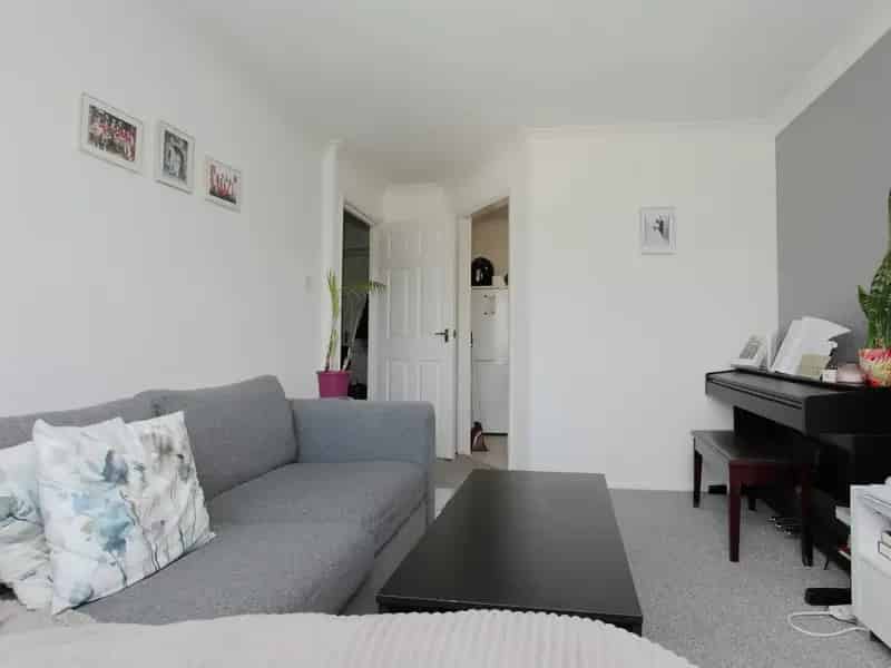 1-Bed Flat Andover Town Centre  Leasehold Parking