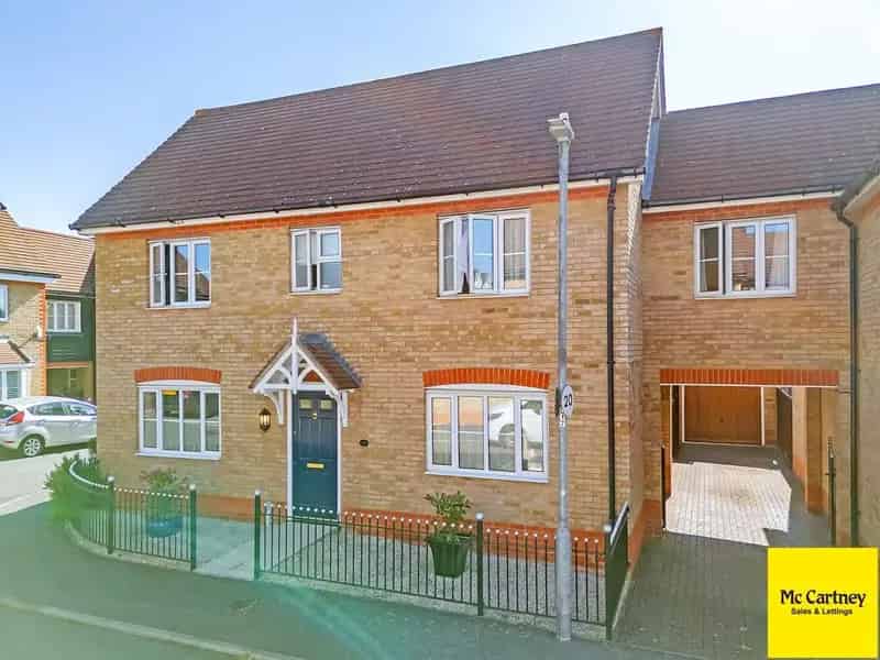 4 Bedroom Link Detached House for Sale Broomfield Village