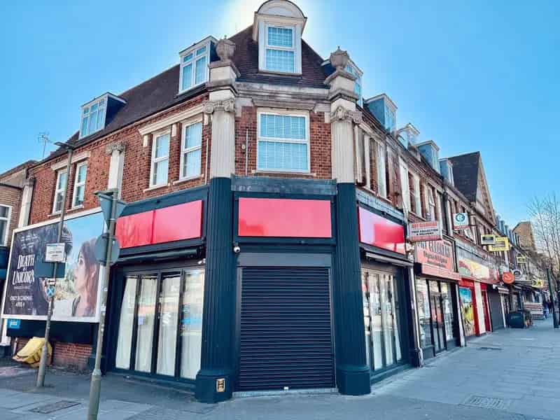 Shop to Let Edgware Station Road Corner Position