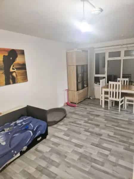 Spacious 2-Bedroom Flat near Redhill Reigate