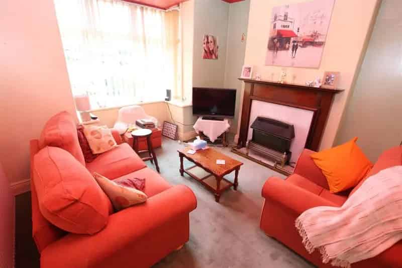 3 Bedroom Semi Detached House For Sale No Chain