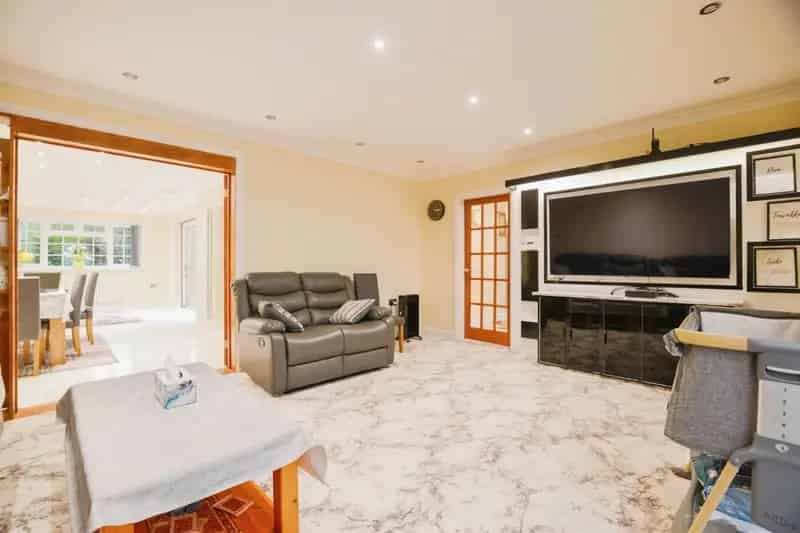 Five Bedroom Detached House with Modern Upgrades