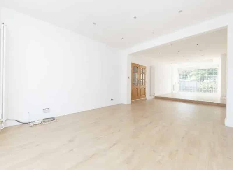 Five Bedroom Semi-Detached House with Large Kitchen Diner and Ample Parking