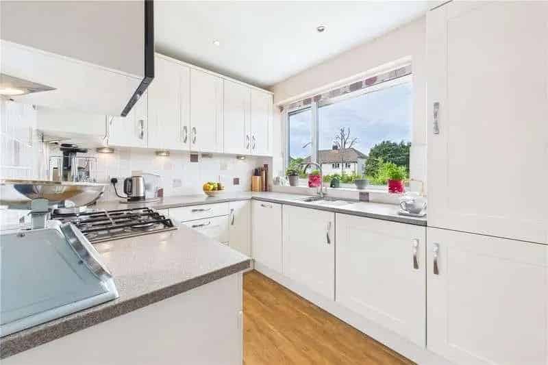 2 bed house for sale