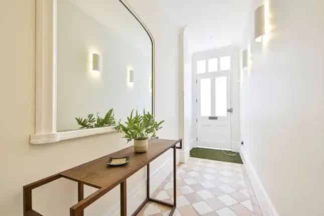 4 Bedroom Flat for Sale in Earls Court, London
