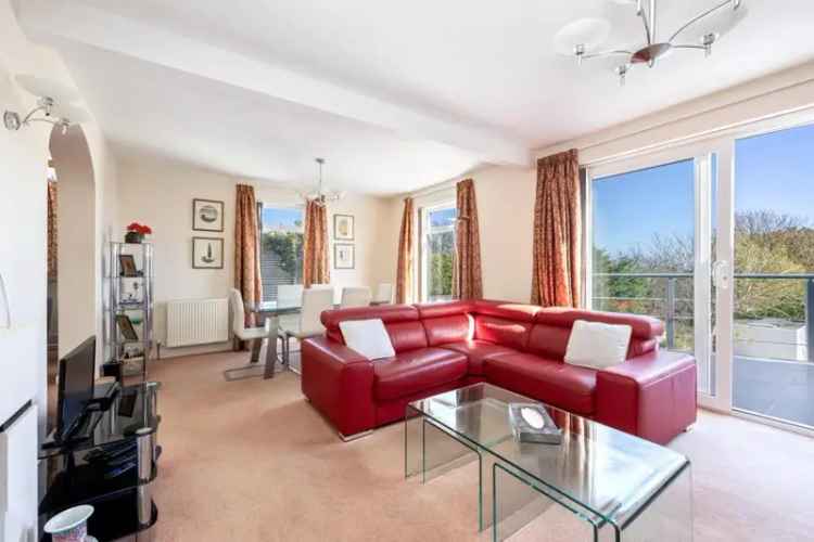 3 Bedroom Detached House for Sale in Woodingdean