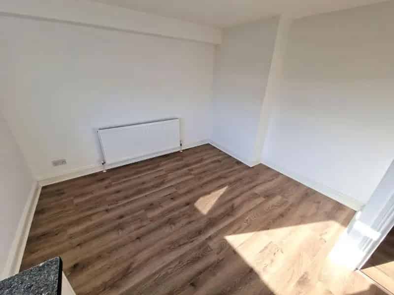 2 Bed Split Level Flat for Sale - En Suite - Open Plan Living
