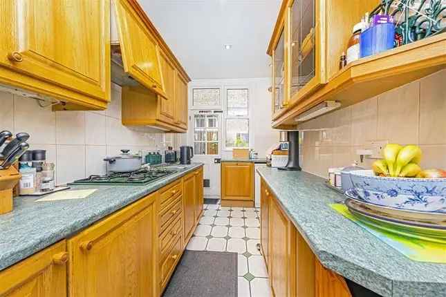 6 Bedroom Semi-Detached House for Sale in Teddington