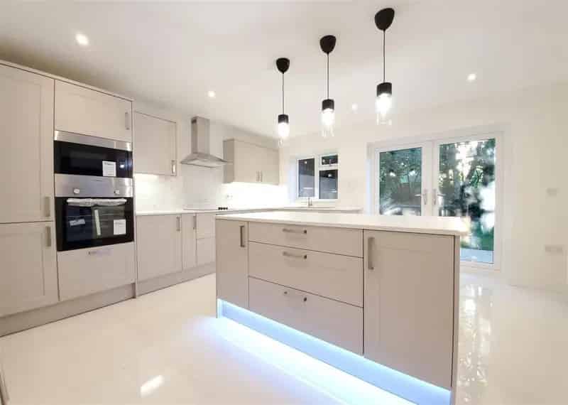 4 Bedroom Detached Chalet Bungalow For Sale