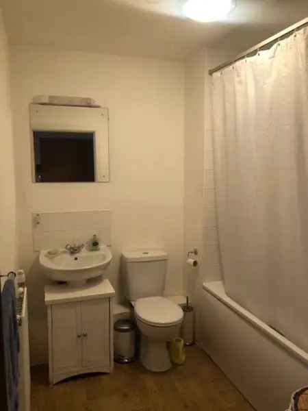 Flat For Rent in Waverley, England