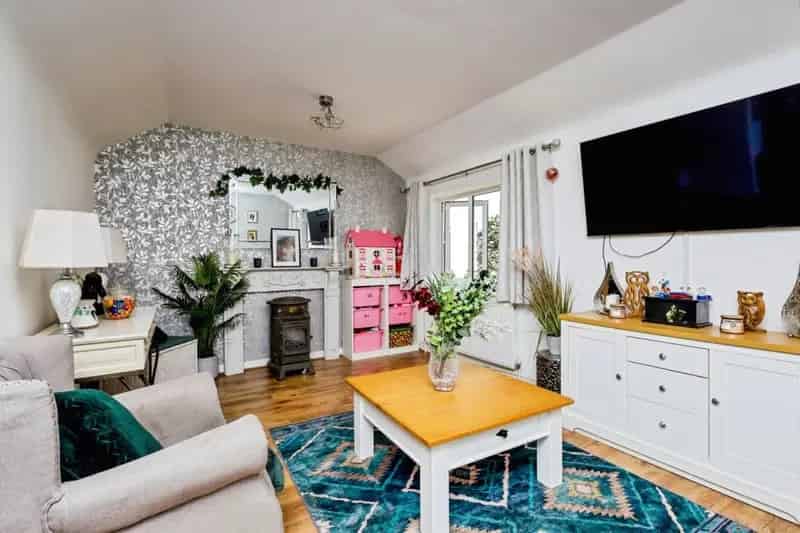Elegant 4-Bed Detached Home with Annex and Mature Gardens