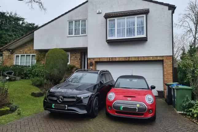 Detached House for Sale in Kingston Upon Thames KT2