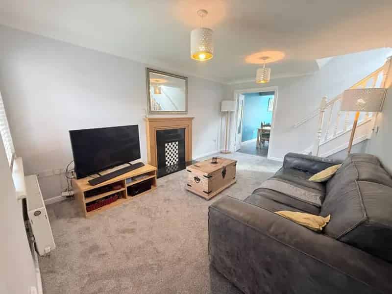 4 Bedroom Detached House To Let
