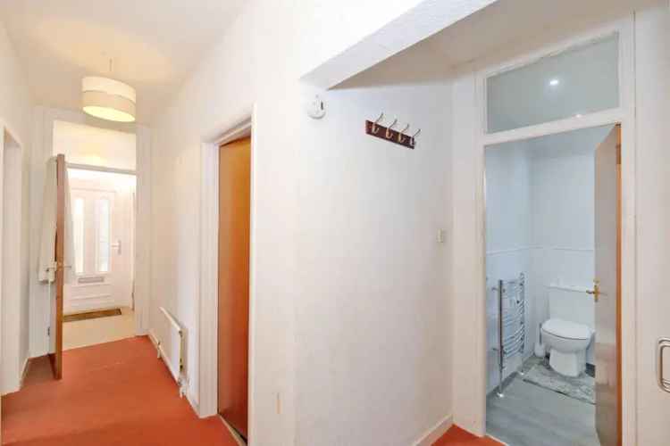 3 Bedroom Ground Floor Flat with Driveway Parking
