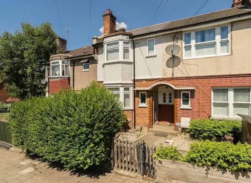 Beautiful Mid Terrace Home in Tooting - 2 Beds, Garden