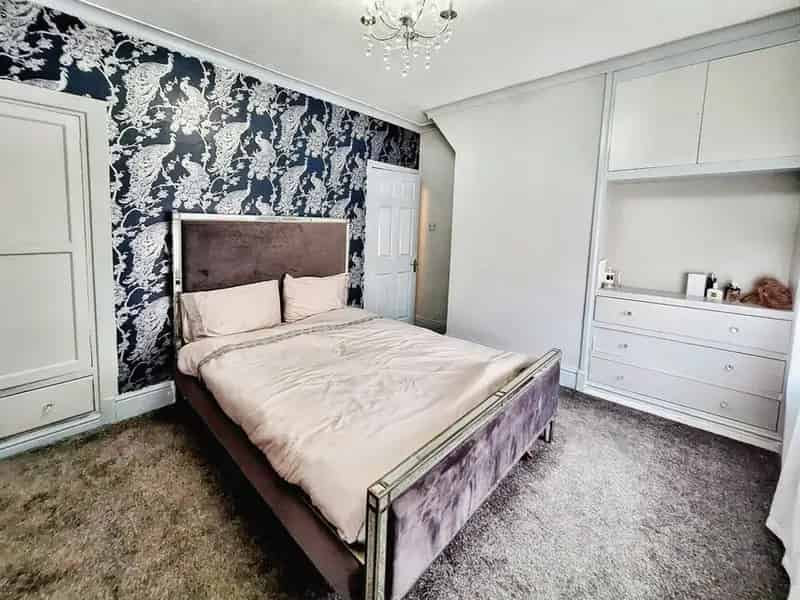 2 bedroom Mid Terrace House for sale, Hyde, Greater Manchester, SK14