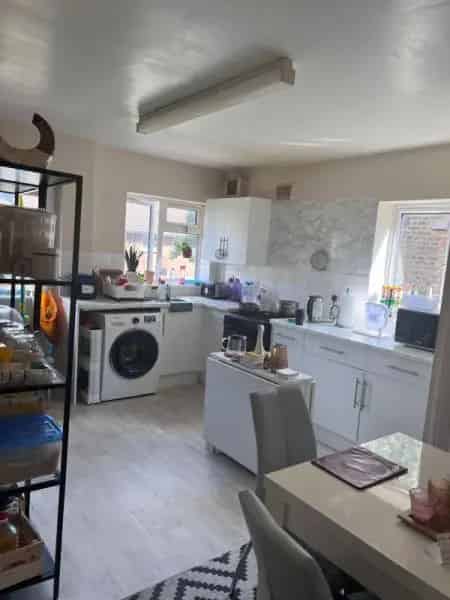 Flat For Rent , Tower Road, Waverley, England