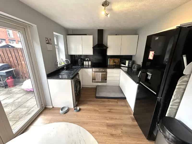 2 bed house for sale