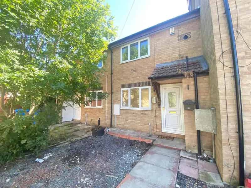 2 Bedroom House to Rent Near Kingswood Retail Park
