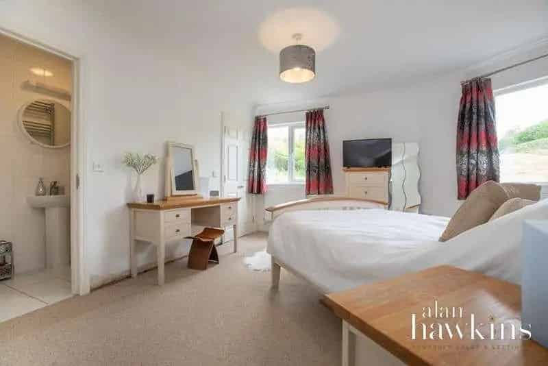 5 Bed House for Sale in Wiltshire Leisure Village