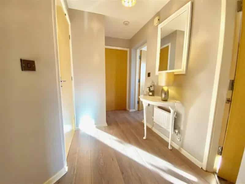2 Bed Flat for Sale - No Onward Chain - Ideal for First Time Buyers