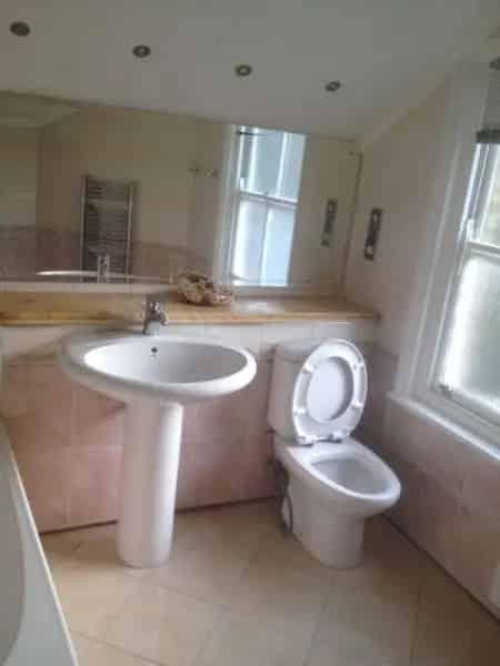 2-Bed Flat Near 3 Tube Stations  Modern Spacious House Conversion