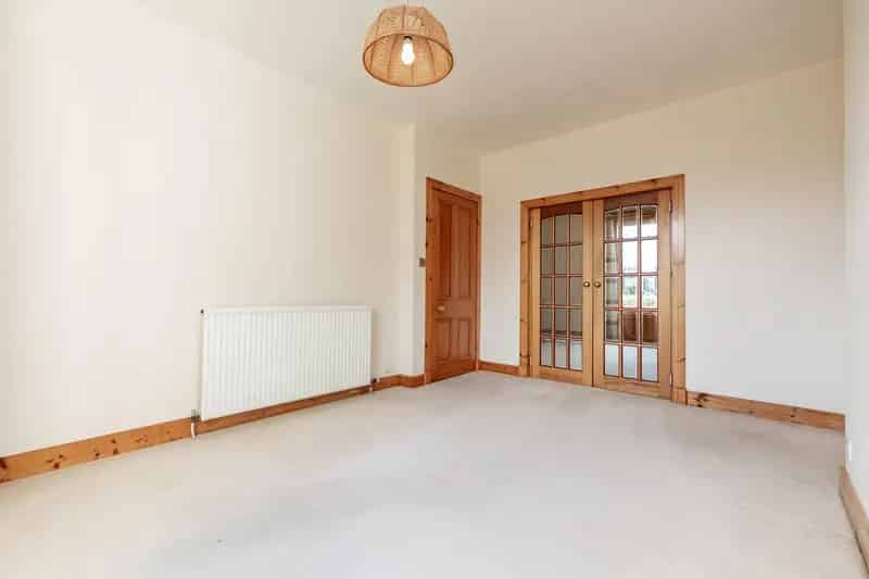 Three Bedroom Semi-Detached House with Double Garage Near Amenities and Schools